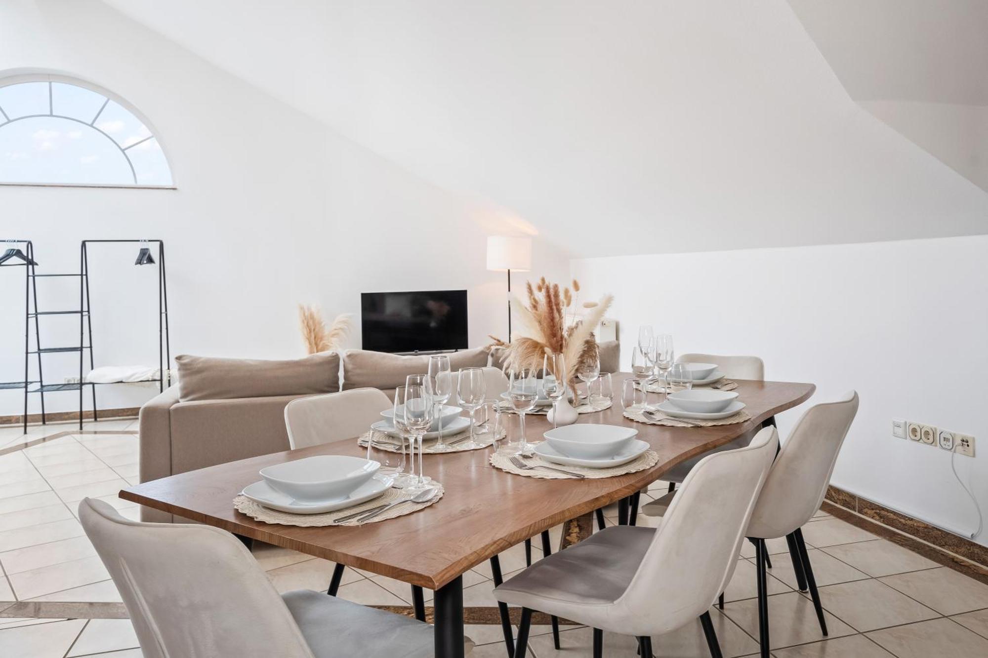 Stadtoase Fulda Mit Flair - Whirlpool, Balkon, 2Xparkplaetze, Highspeed Wlan Exterior photo