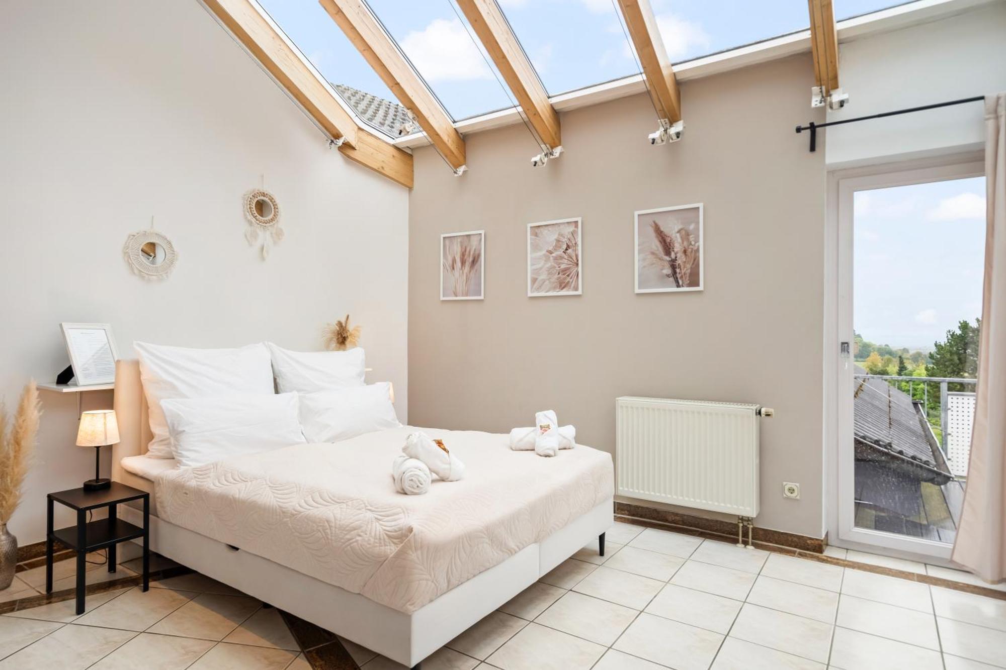 Stadtoase Fulda Mit Flair - Whirlpool, Balkon, 2Xparkplaetze, Highspeed Wlan Exterior photo